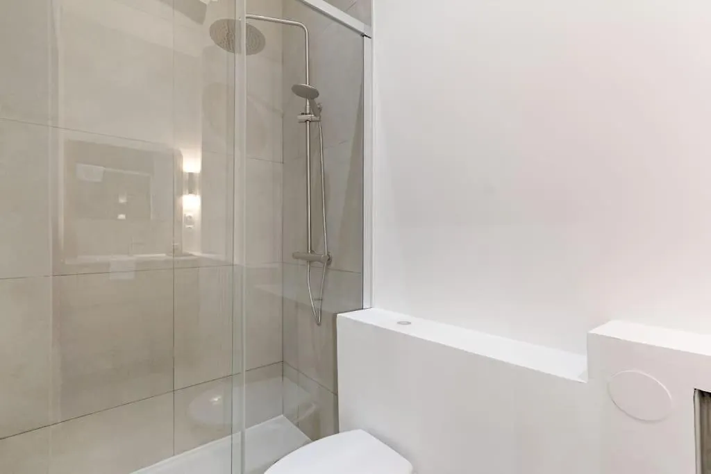 Apartment Cambodge Pere Lachaise Cosy Studio 2P Paris