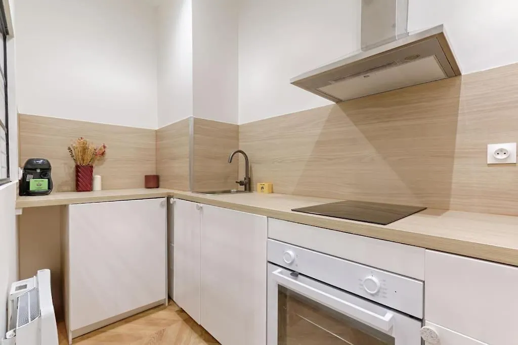 Apartment Cambodge Pere Lachaise Cosy Studio 2P Paris